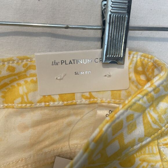 NWT Chicos Platinum Crop Yellow Paisley Pants Size 00 - Picture 3 of 8